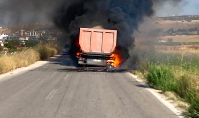 Ankara'da seyir halindeki tır alev aldı