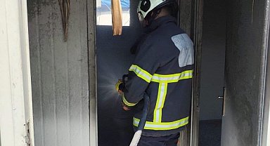Antakya'da konteyner yangını büyümeden söndürüldü