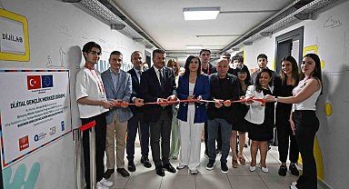 Antalya Dijital Gençlik Merkezi açıldı