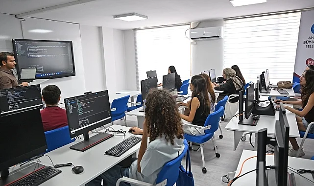 Antalya Dijital Gençlik Merkezi (DİGEM) açıldı