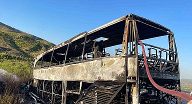 Antalya'da yanan yolcu otobüsü hurdaya döndü