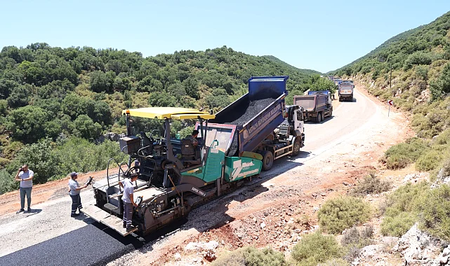 Antalya'da Demre ile Kaş'ı birleştiren yolda çalışma