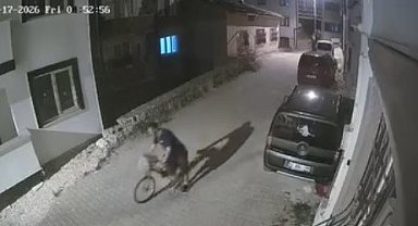 Apartmana girip elini kolunu sallayarak ayakkabı ve bisiklet çaldı
