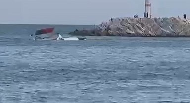 Arızalanan tekne, çekilirken kısmen battı
