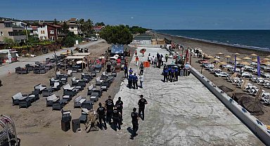Atakum sahilinde işgal denetimi: Kumsaldaki masa, sandalye ve şezlonglar kaldırıldı