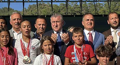 Bakan Bak'tan Marmaris'e olimpik havuz müjdesi
