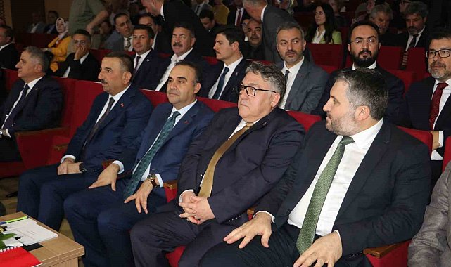 Bakan Kacır: "NATO Zirvesi'nde Türkiye'nin gücü bir kez daha görüldü"