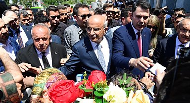 Bakan Murat Kurum'dan Başkan Er ile Belediye Meclis üyelerine teşekkür