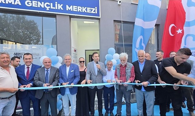Bandırma'da gençlik merkezi hizmete açıldı