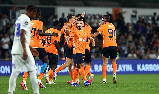 Başakşehir'in yeni transferleri Karbownik ve Emin Bayram ilk resmi maçlarına çıktı