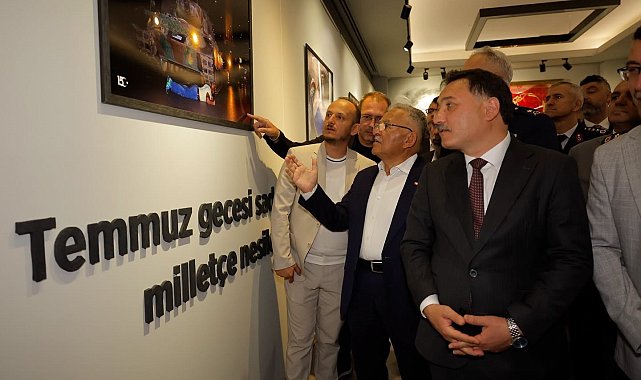 Başkan Büyükkılıç: "Bu millet esareti kabul etmez, bayrağını yere düşürmez"