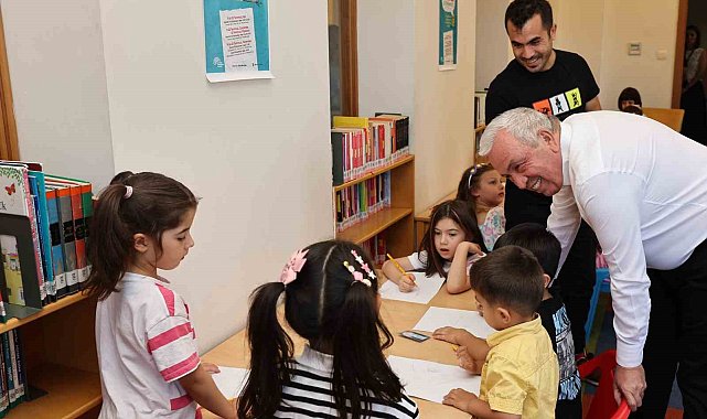 Başkan Şadi Özdemir, çocuklar ve ebeveynleri ile kütüphane buluştu
