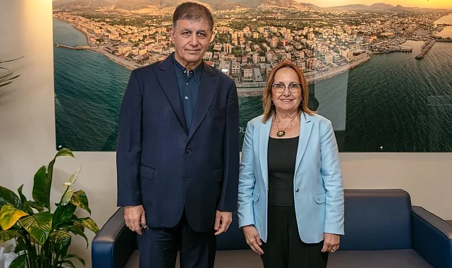 Başkan Tugay Güzelbahçe'de esnaf ve vatandaşlarla buluştu