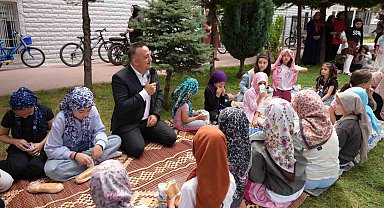Başkan Ural'dan miniklere tatlı sürpriz