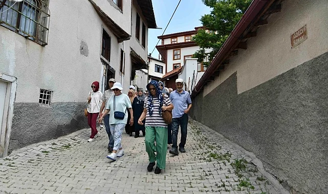 Başkentliler Ankara'yı ücretsiz 'Kent Gezileri'yle keşfediyor