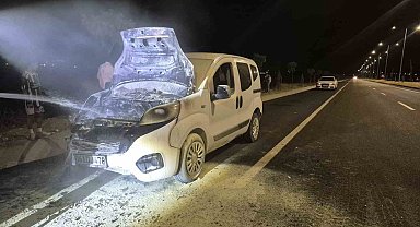Batman'da seyir halindeki araç alev aldı