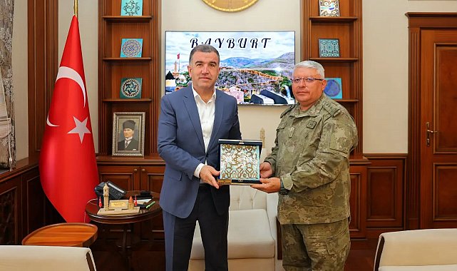 Bayburt Garnizon Komutanlığında görev değişimi