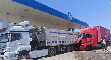 Baygınlık geçiren tır şoförü istasyonda yakıt alan başka bir tıra çarptı