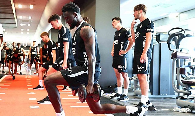 Beşiktaş, salonda çalıştı