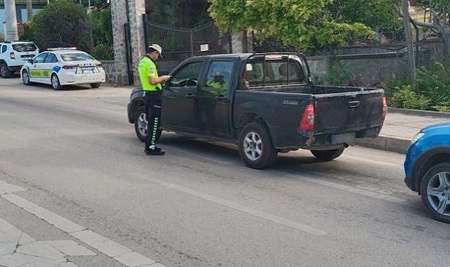 Bilecik'te 1 aranan şahıs yakalanırken 7 araç trafikten men edildi