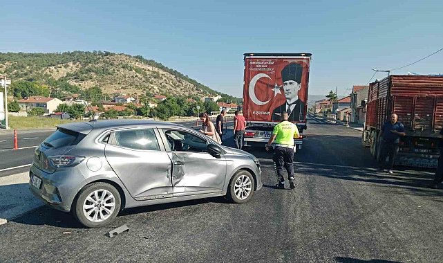 Bilecik'te kamyonet ile otomobil çarpıştı: 1 yaralı
