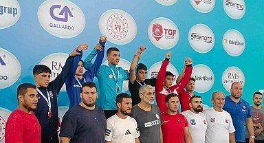 Bilecikli minik güreşçilerden çifte başarı