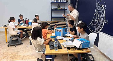 Bilim Sincan'da geleceğin mühendisleri kendi robotlarını üretiyor