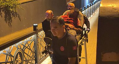 Bolu'da alkollü şahıs, ayağa kalkamayınca sedyeyle taşındı