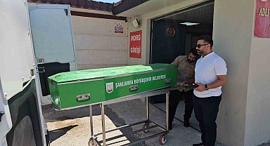 Boş arazide battaniyeye sarılı erkek cesedi bulundu