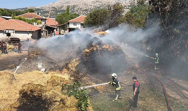 Burdur'da 50 ton balya yangında kül oldu