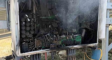 Burdur'da güneş enerji santralindeki trafo yangını otluk alana sıçradı