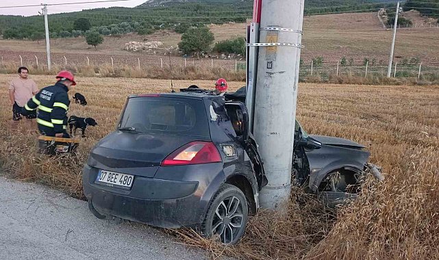 Burdur'da otomobil elektrik direğine çarptı: 1 yaralı