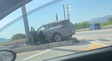 Burdur'da otomobiller çarpıştı: 4 yaralı