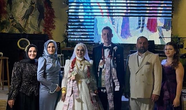 Burhaniye'de kadın muhtarın mutlu günü