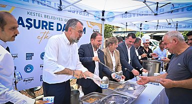 Bursa Büyükşehir'den Kestel'de aşure ikramı