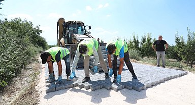 Bursa İnegöl Belediyesi'nin kırsalda parke taş uygulamaları devam ediyor