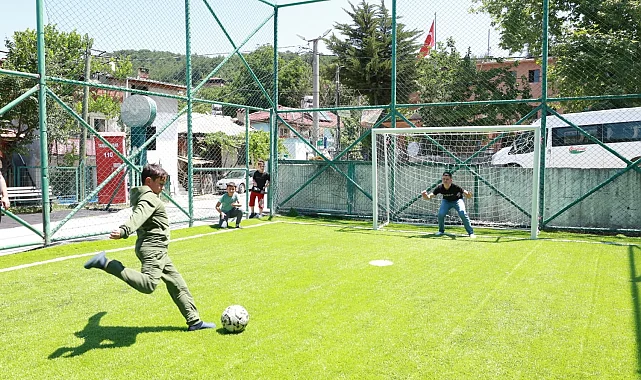 Bursa Osmangazi'de bir halı saha hizmeti daha