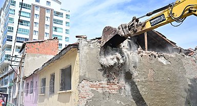 Bursa Yıldırım'da Sinandede dönüşümünde ilk kepçe