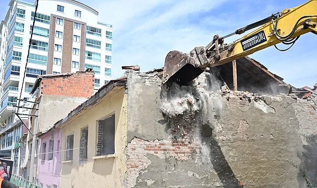 Bursa Yıldırım'da Sinandede dönüşümünde ilk kepçe