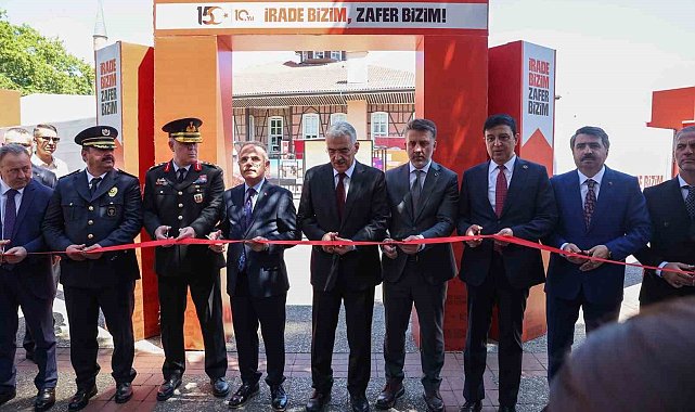 Bursa'da 15 Temmuz programı şehitleri anarak başladı