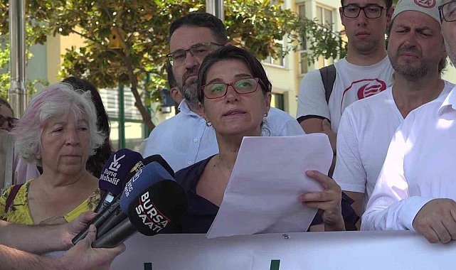Bursa'da kızıl geyik av ihalesine geyik kostümlü protesto