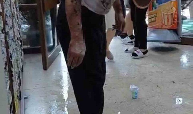 Bursa'da lavaboyu açmak için dökülen kimyasal madde patladı: 2 yaralı