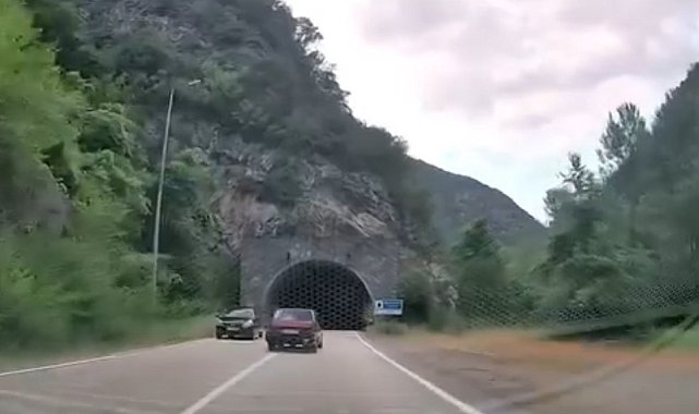 Bütün trafik kurallarını hiçe sayan sürücü görüntülendi