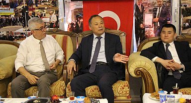 Büyükelçi Kazakbayev: "Kırgızistan ile Türkiye arasındaki ticaret hacmi hedefi 5 milyar dolar^"