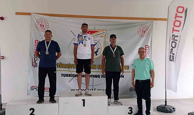 Büyükşehir sporcularından çifte başarı