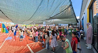 Büyükşehirden çocuklara unutulmaz yaz etkinliği: Çocuk kütüphanesinde su oyunları