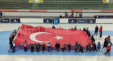 Buzda 15 Temmuz için anlamlı tören