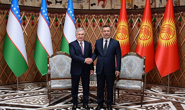 Caparov'dan Mirziyoyev'e birinci derece "Manas" nişanı