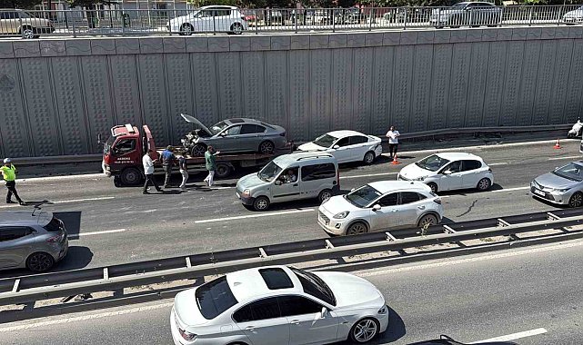 Çevre Yolu'nda 3 aracın karıştığı zincirleme kaza: 2 yaralı