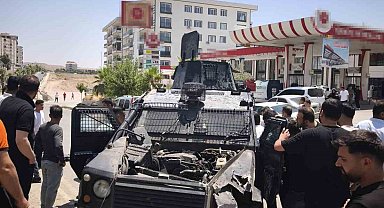 Cizre'de polis aracı takla attı, 2 polis memuru yaralandı